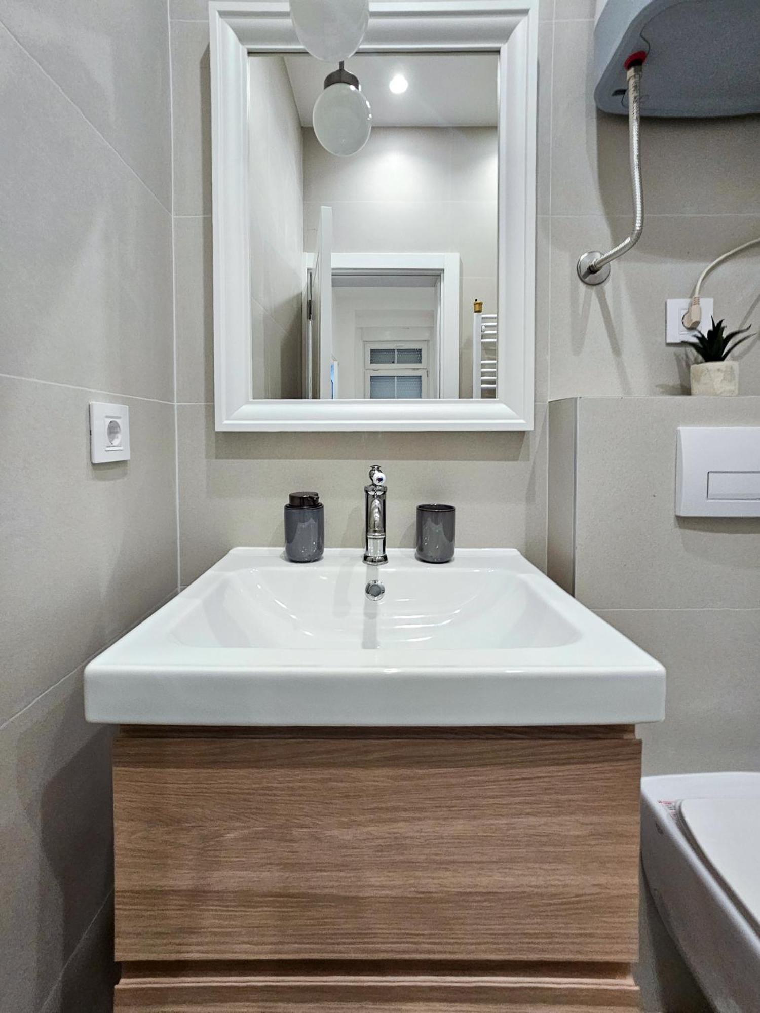 Appartamento Easy Life Belgrado Esterno foto